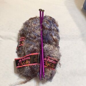 Knitting needles & yarn